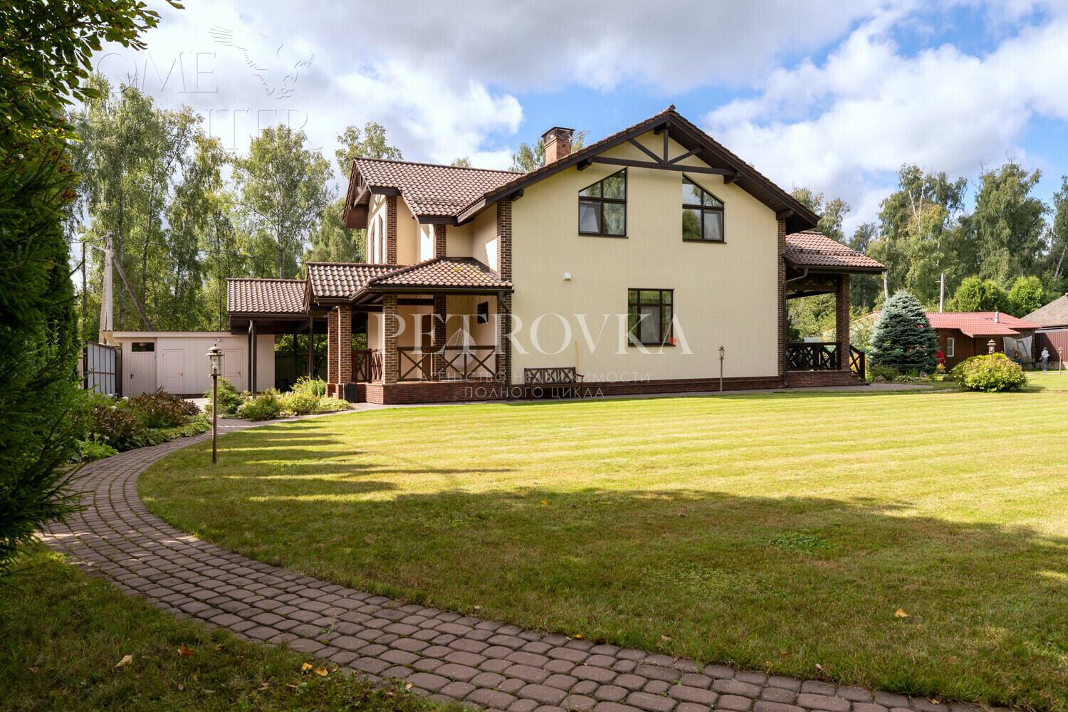 2-этажный коттедж 272.2 м² с отделкой