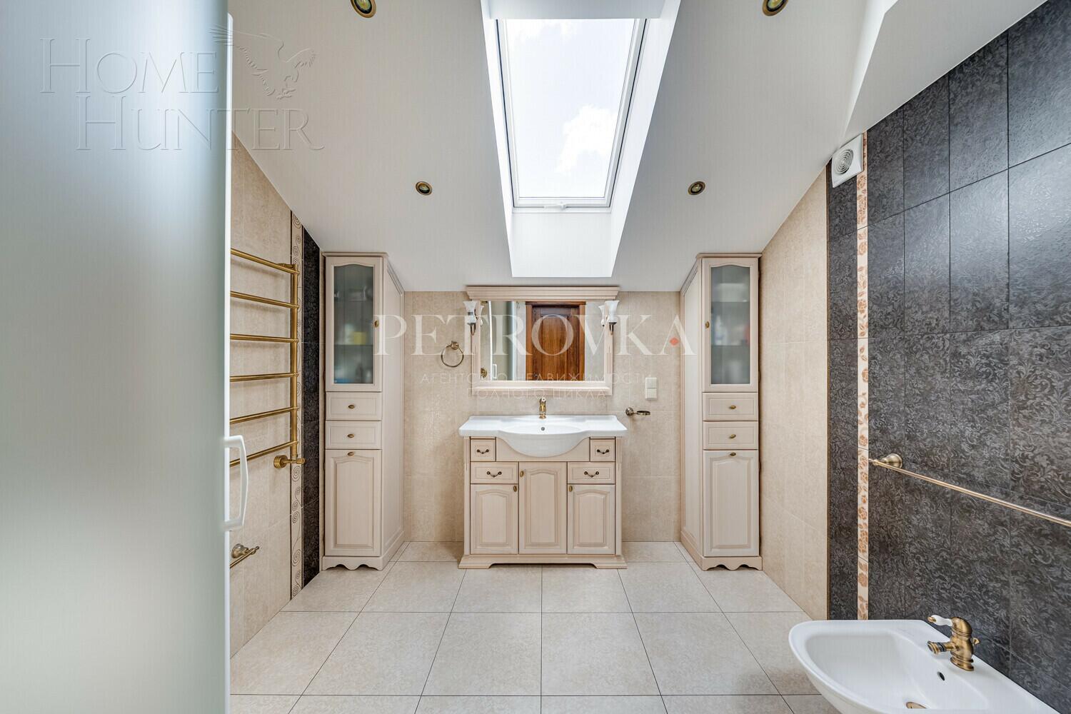 2-этажный коттедж 272.2 м² с отделкой
