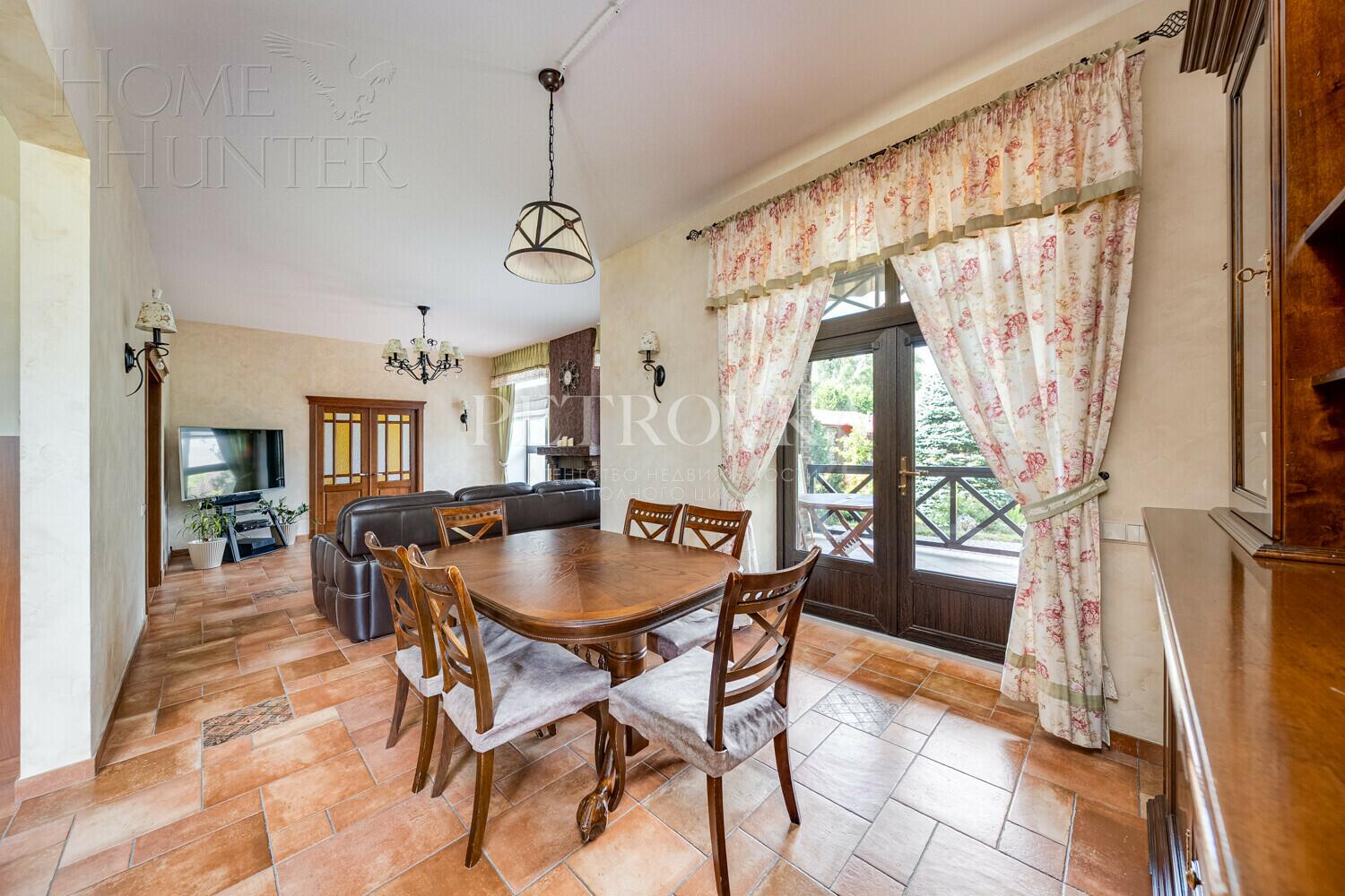 2-этажный коттедж 272.2 м² с отделкой