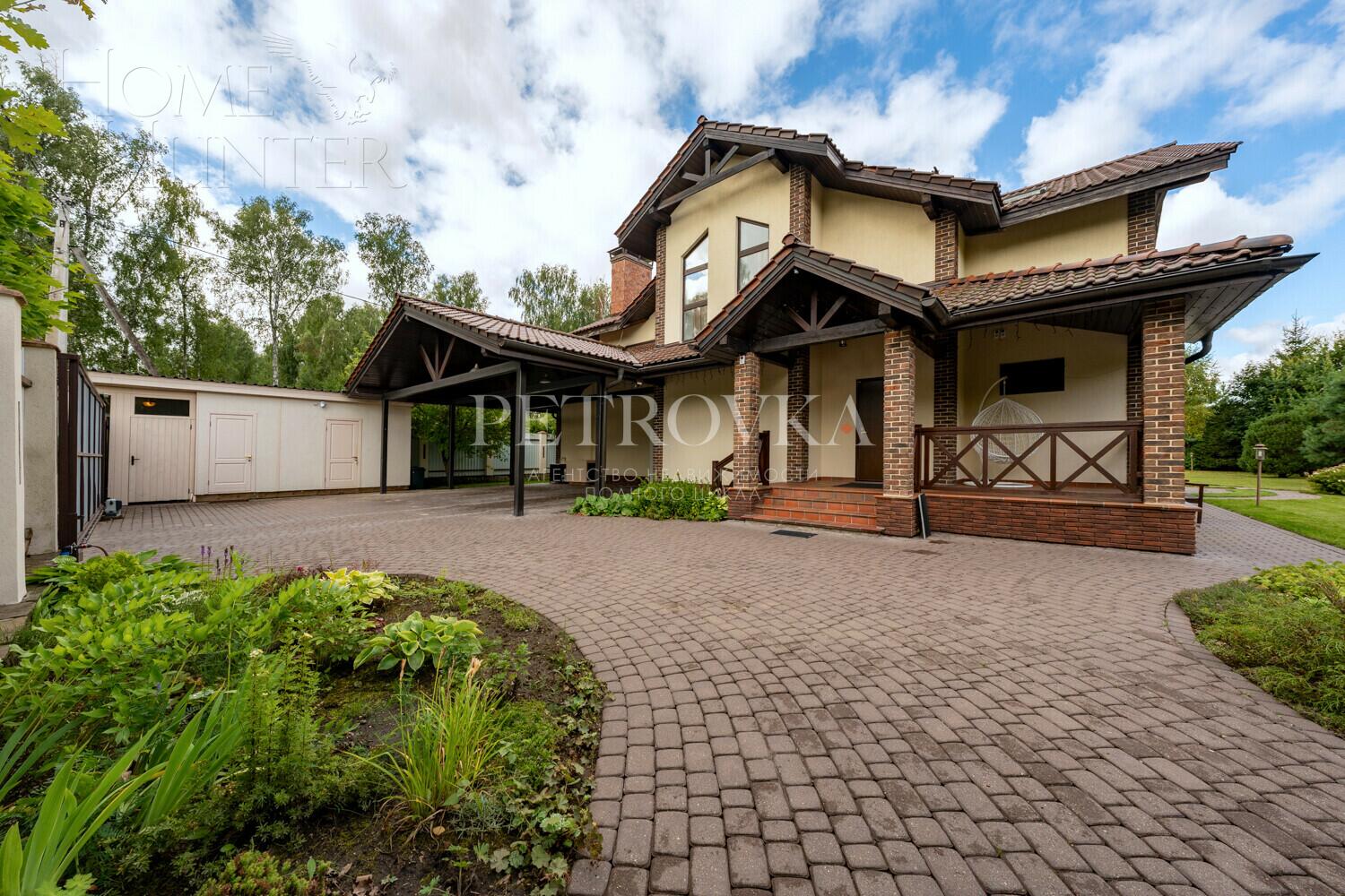 2-этажный коттедж 272.2 м² с отделкой