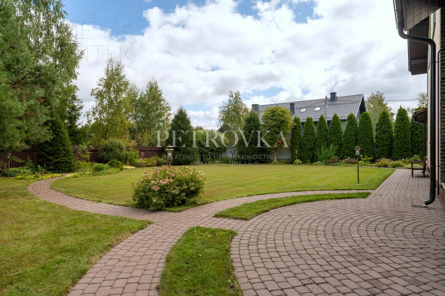 2-этажный коттедж 272.2 м² с отделкой