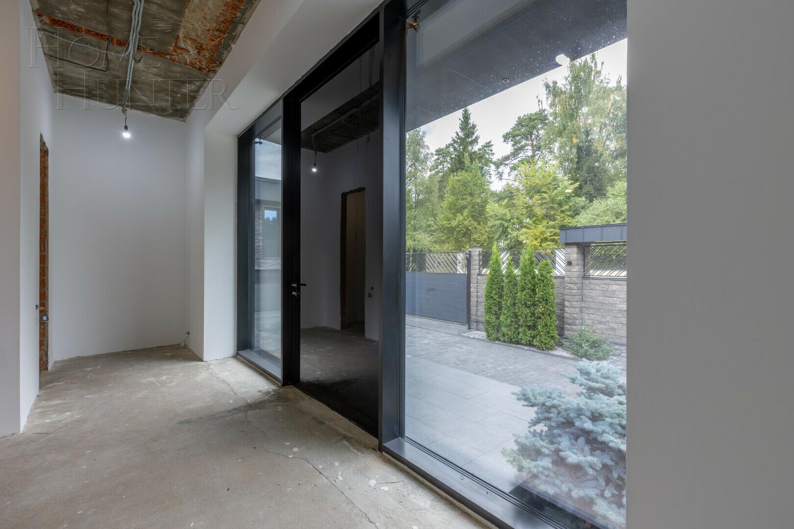 1-этажный коттедж 1 700 м² без отделки