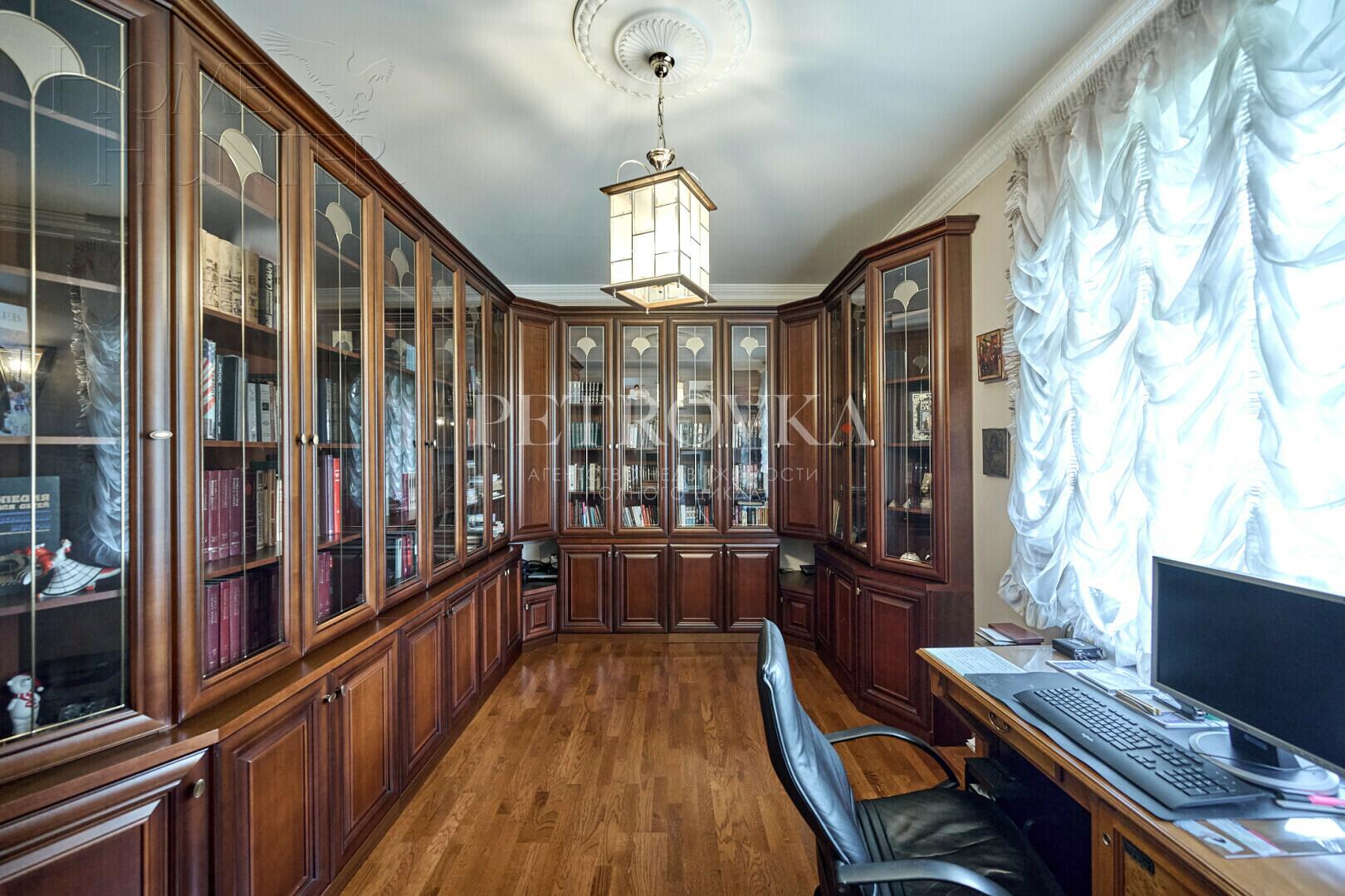 3-этажный коттедж 680.4 м² с отделкой