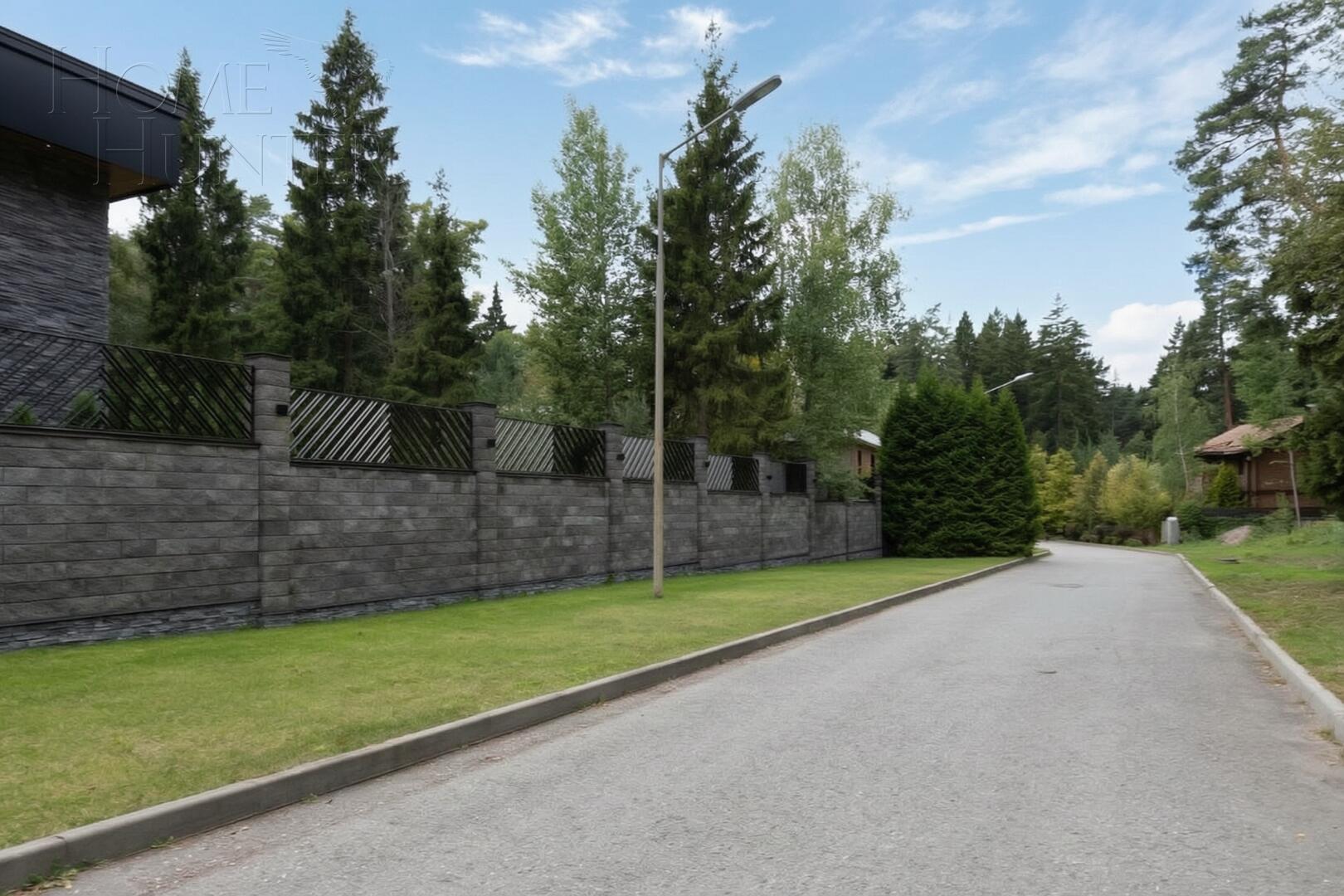 1-этажный коттедж 1 700 м² без отделки