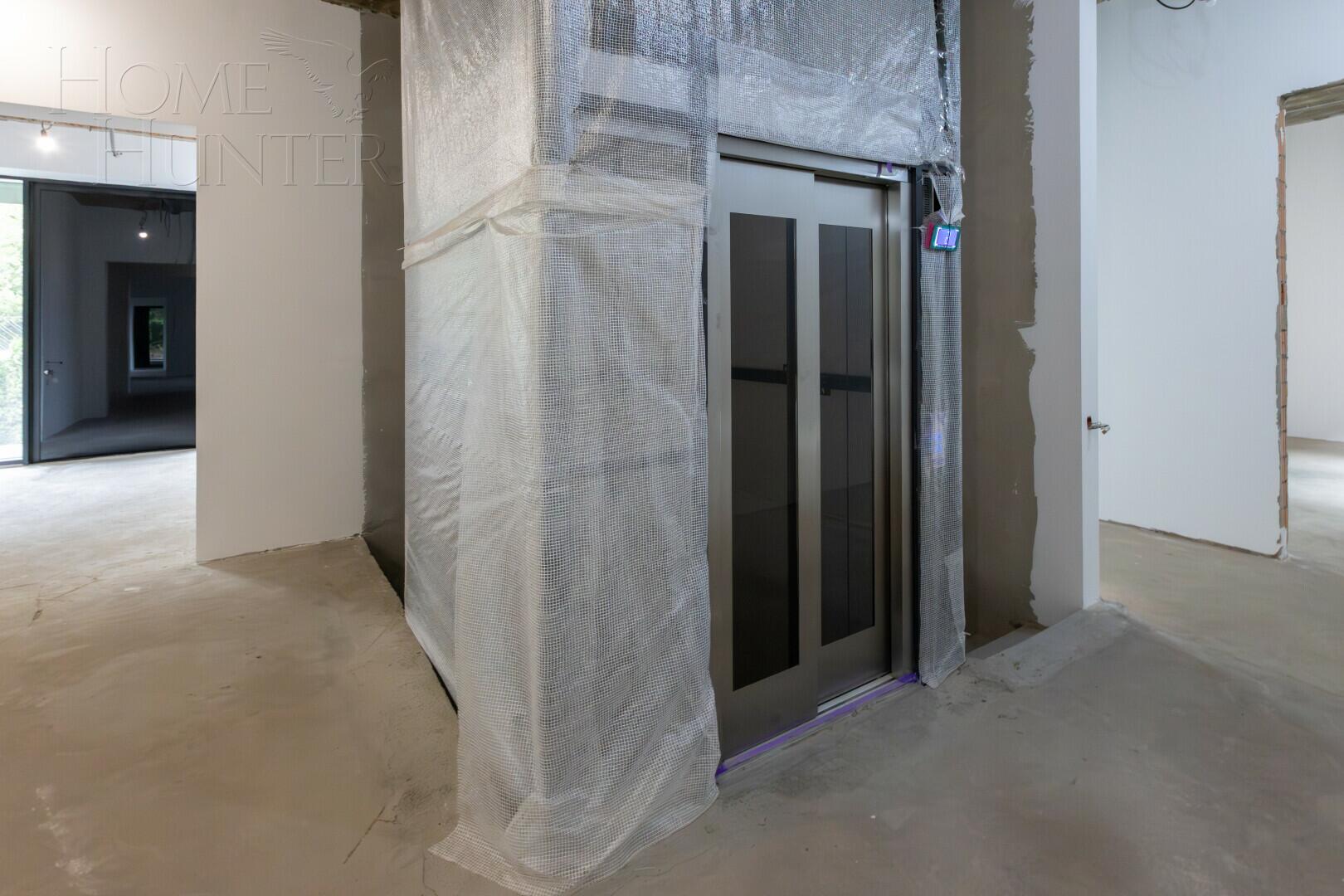 1-этажный коттедж 1 700 м² без отделки
