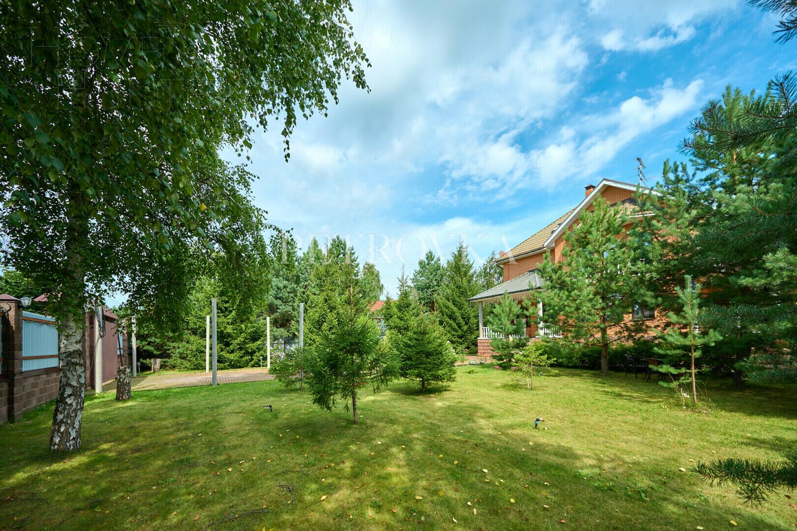 3-этажный коттедж 680.4 м² с отделкой