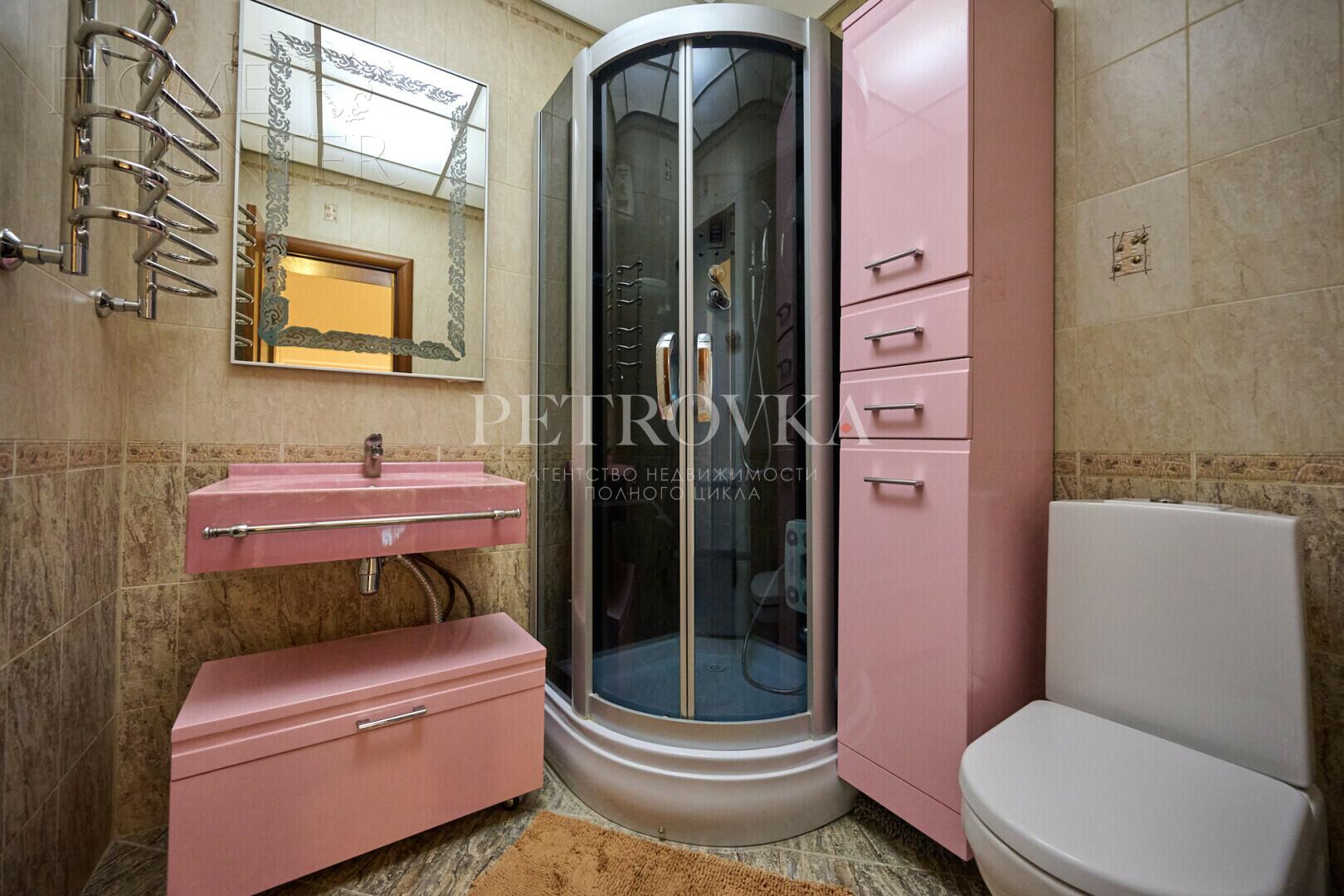 3-этажный коттедж 680.4 м² с отделкой