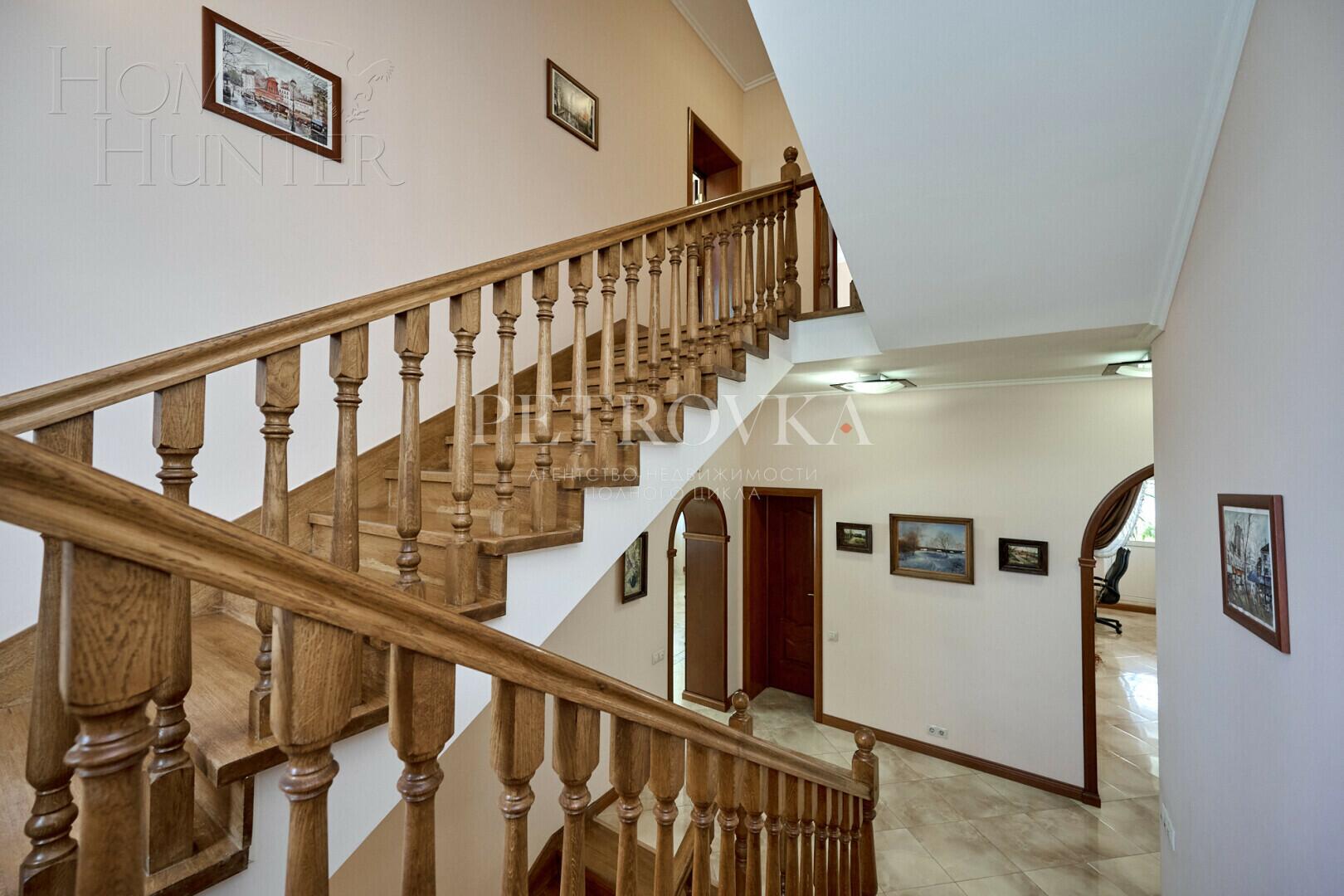 3-этажный коттедж 680.4 м² с отделкой