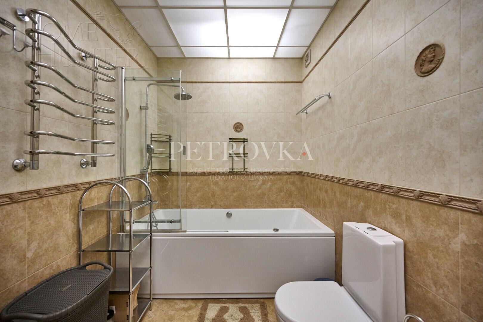 3-этажный коттедж 680.4 м² с отделкой