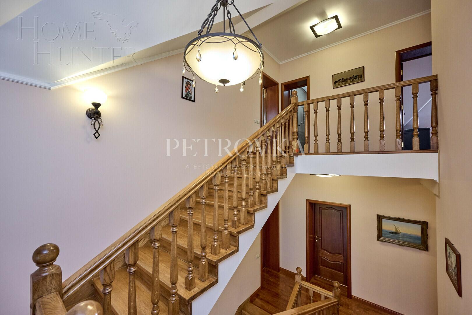 3-этажный коттедж 680.4 м² с отделкой