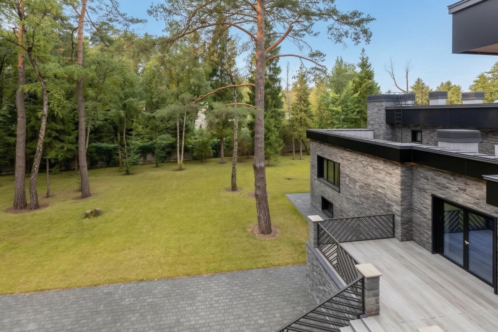 1-этажный коттедж 1 700 м² без отделки