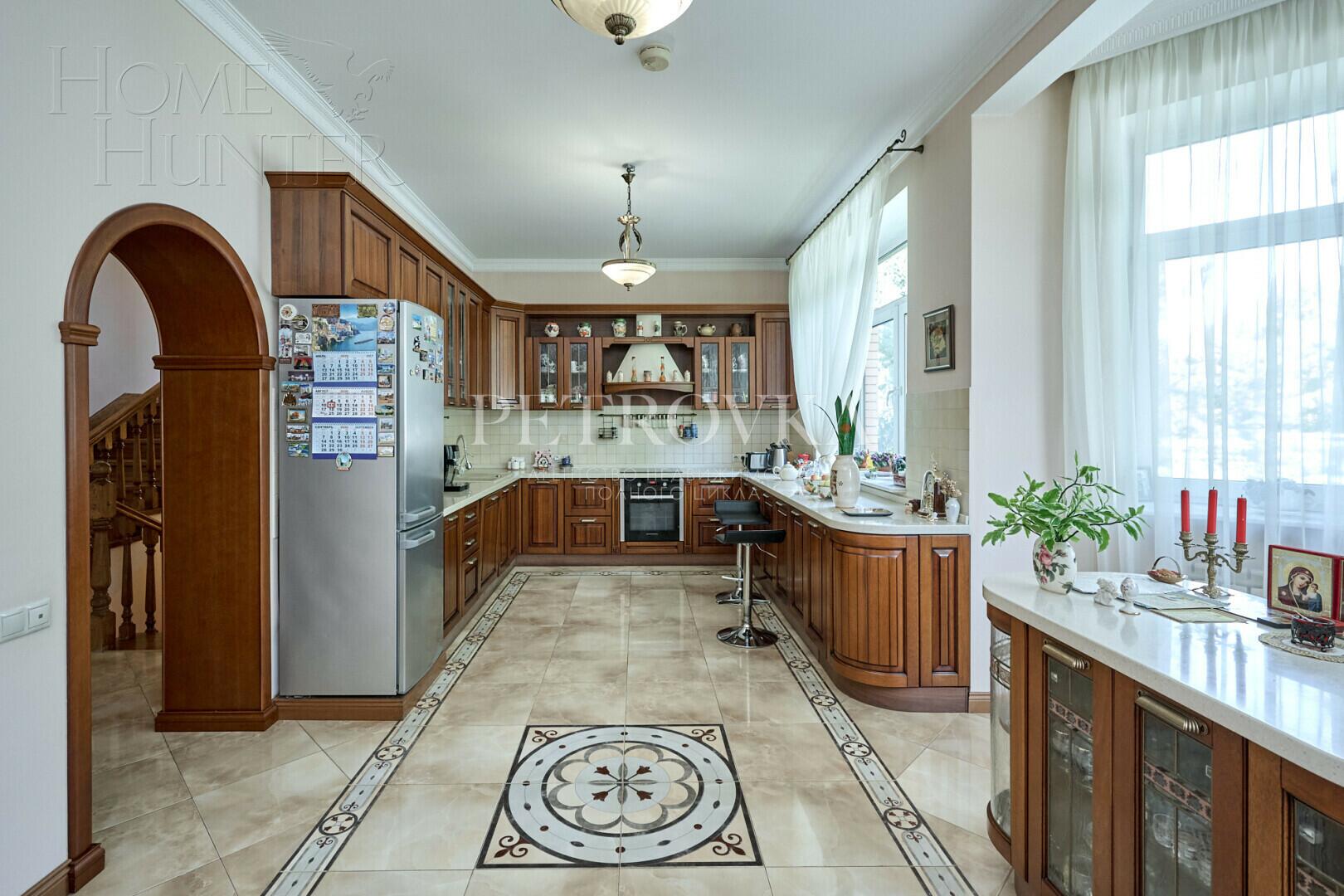 3-этажный коттедж 680.4 м² с отделкой