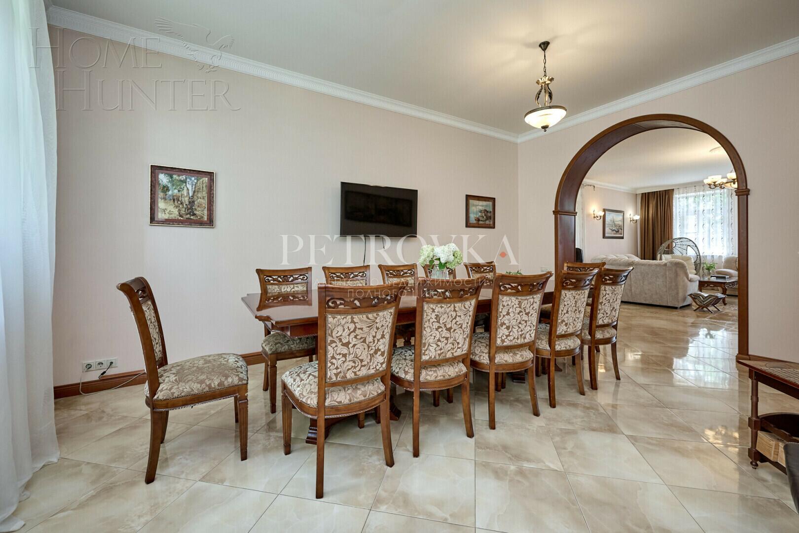 3-этажный коттедж 680.4 м² с отделкой