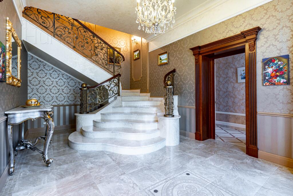 3-этажный коттедж 2 235 м² с отделкой