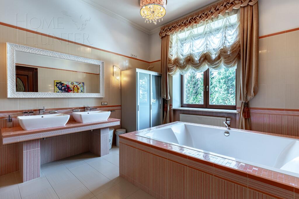 3-этажный коттедж 2 235 м² с отделкой