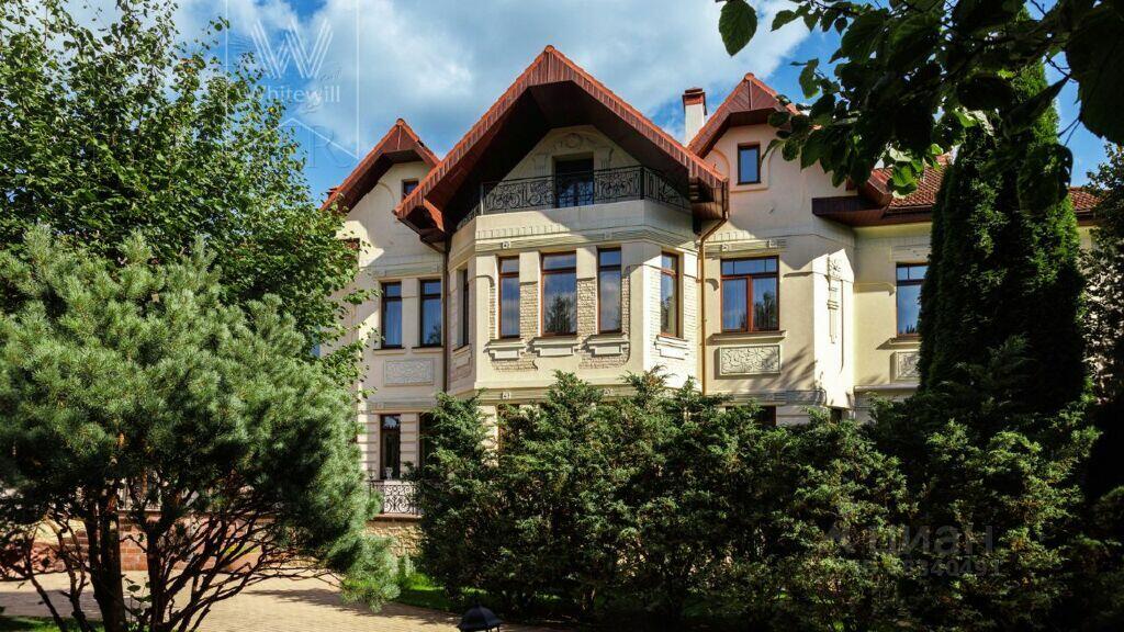 3-этажный коттедж 2 235 м² с отделкой
