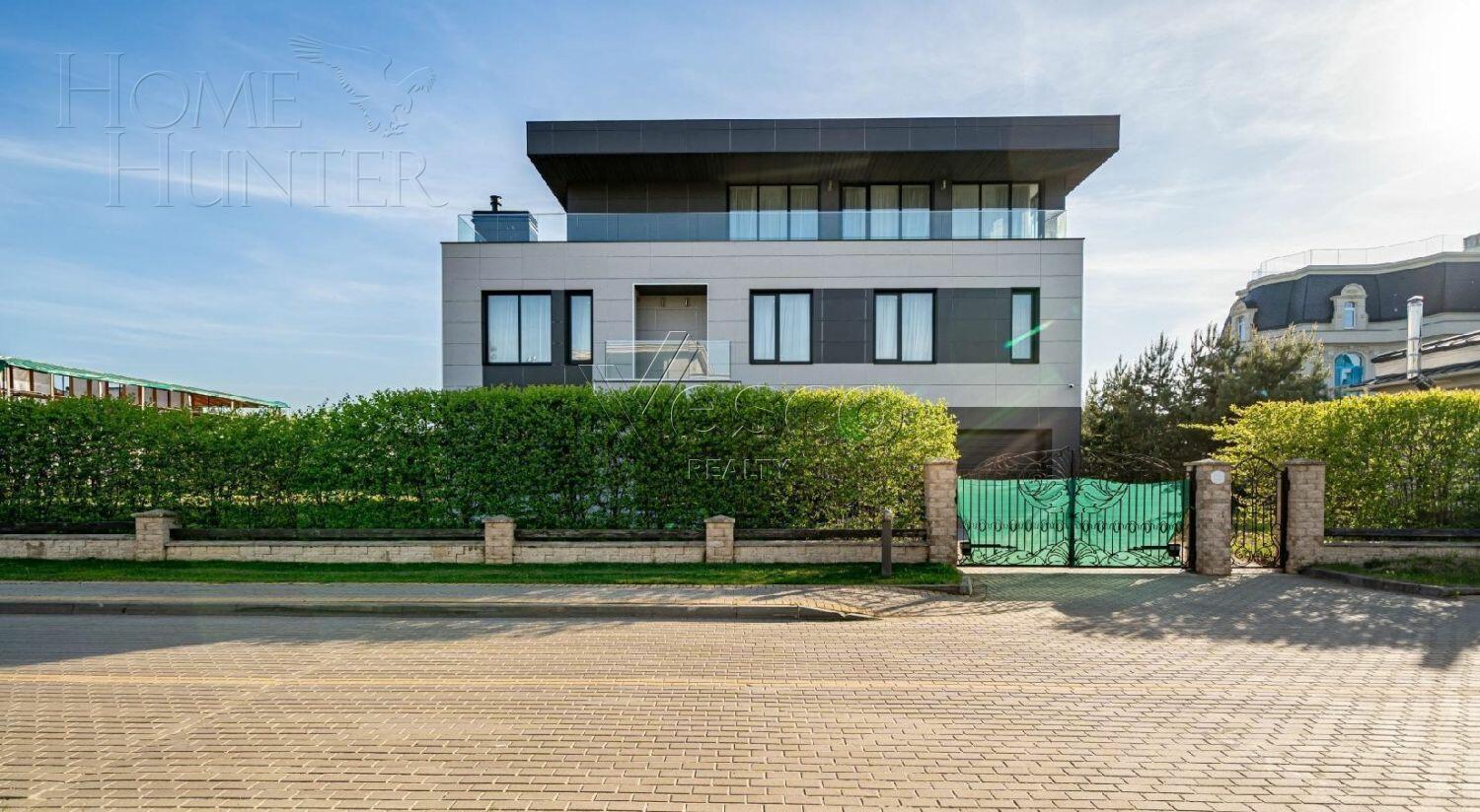 3-этажный коттедж 590 м² с отделкой