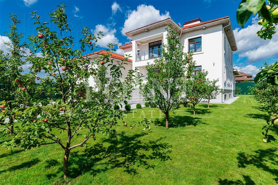 2-этажный коттедж 900 м² с отделкой