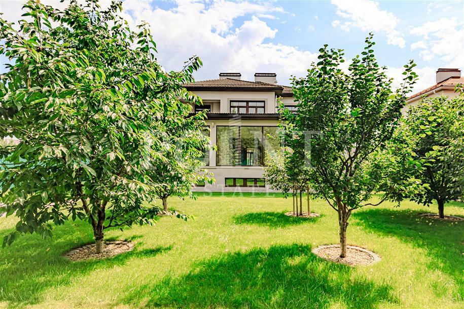 2-этажный коттедж 900 м² с отделкой