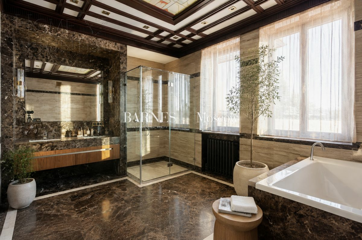 2-этажный коттедж 1 800 м² с отделкой