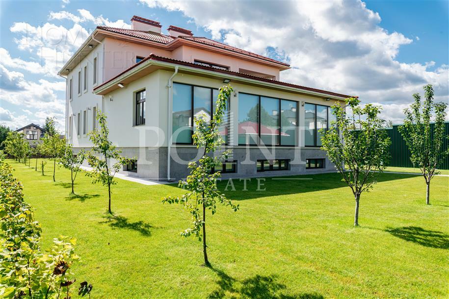 2-этажный коттедж 900 м² с отделкой