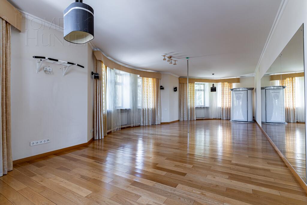 3-этажный коттедж 2 235 м² с отделкой