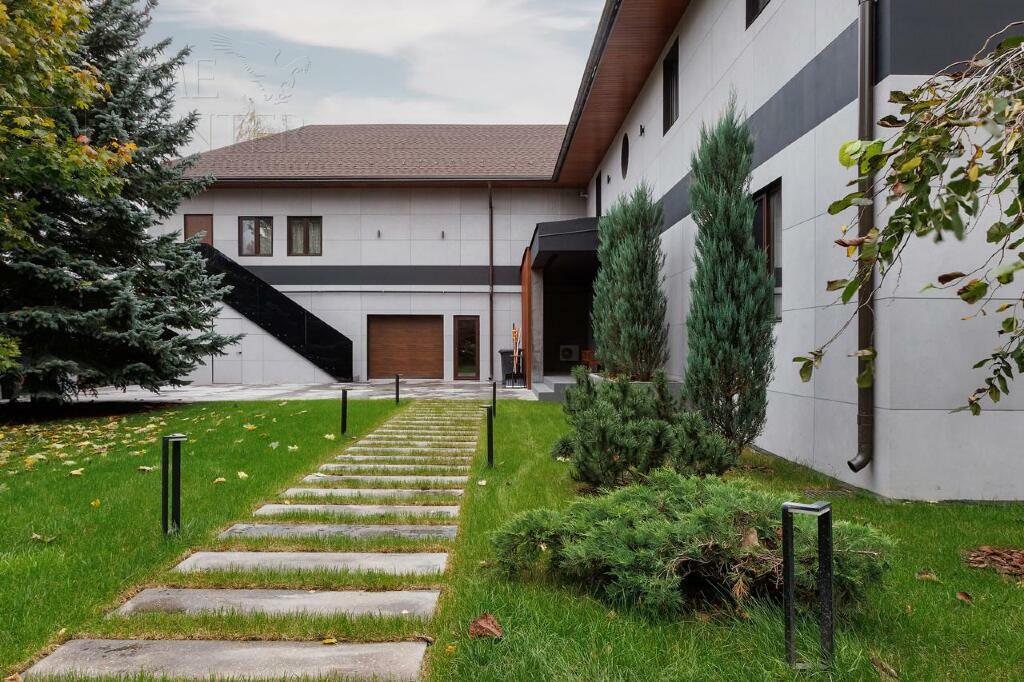 2-этажный коттедж 974.2 м² с отделкой