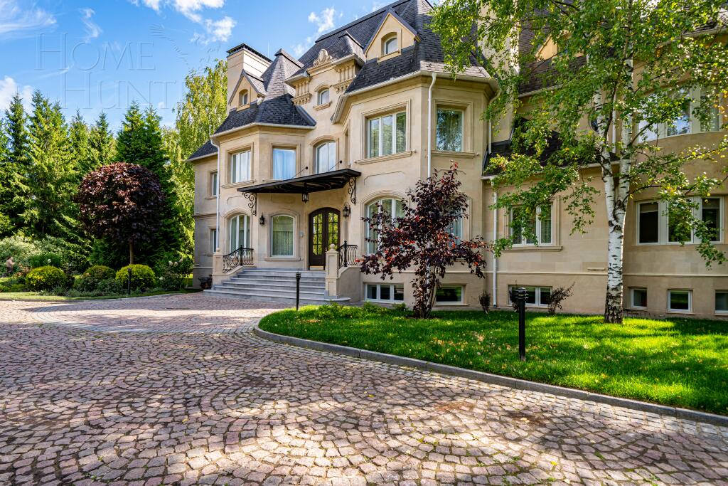 2-этажный коттедж 1 350 м² с отделкой