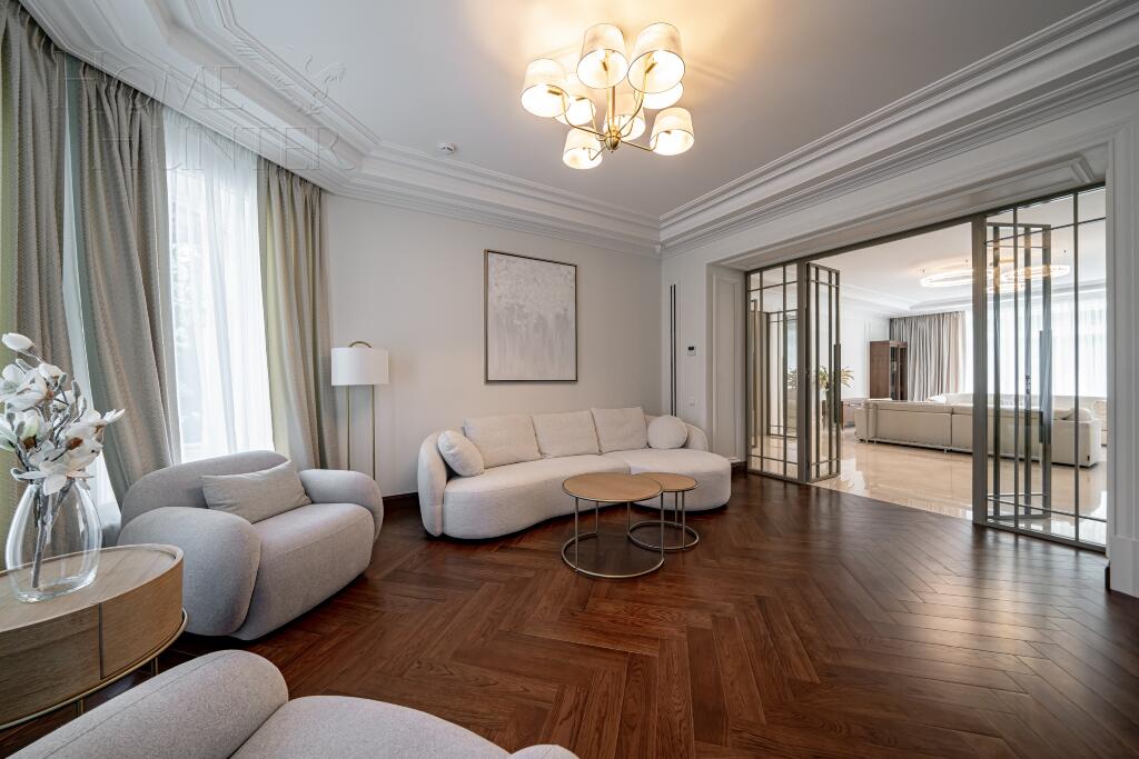 2-этажный коттедж 1 350 м² с отделкой