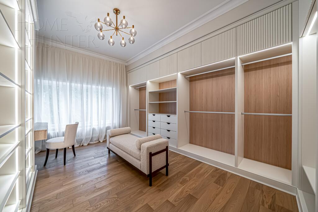 2-этажный коттедж 1 350 м² с отделкой