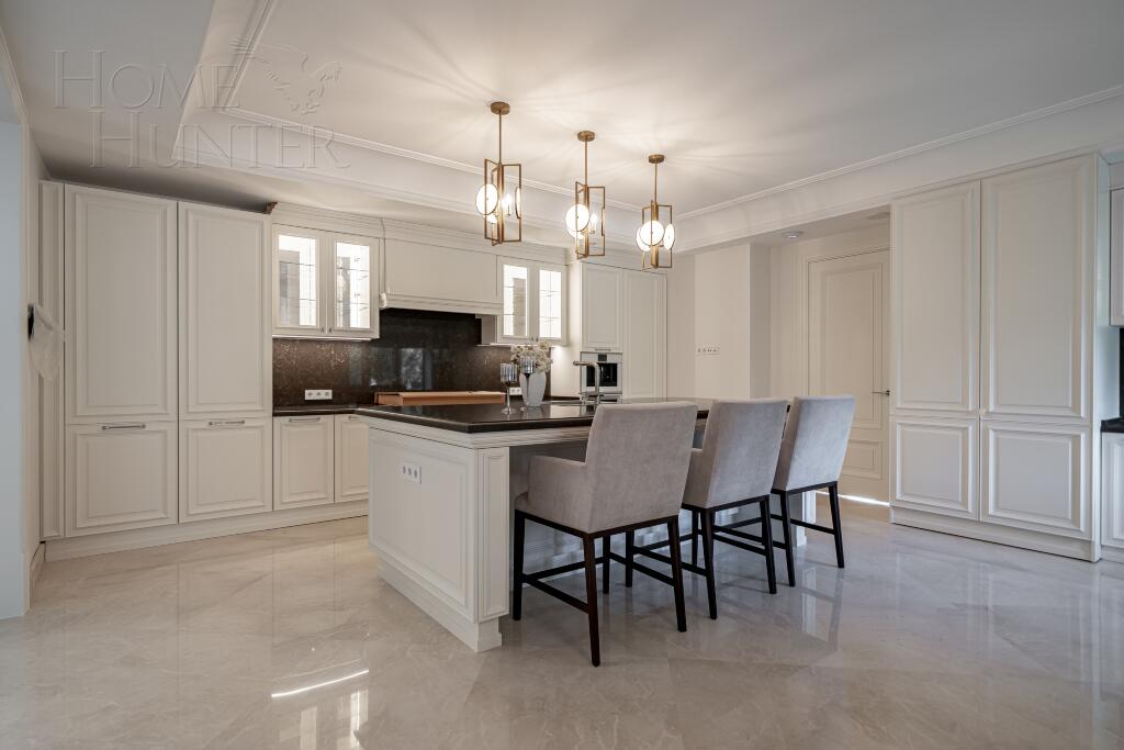 2-этажный коттедж 1 350 м² с отделкой