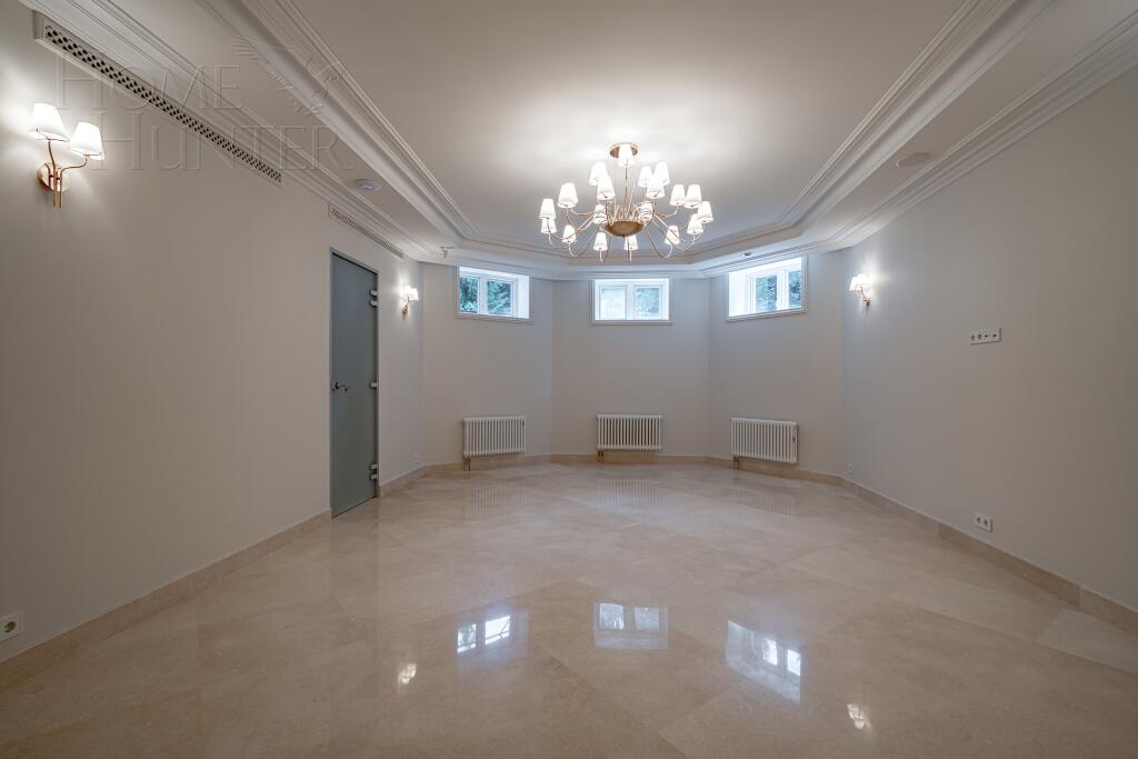 2-этажный коттедж 1 350 м² с отделкой