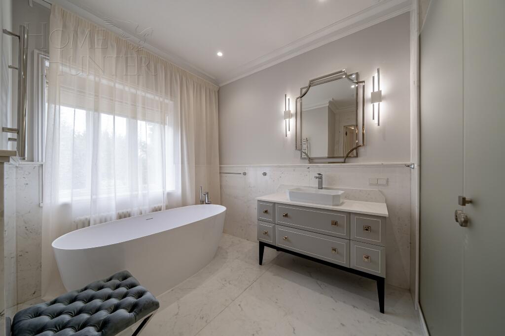 2-этажный коттедж 1 350 м² с отделкой