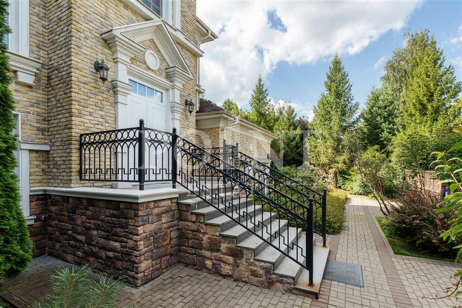 2-этажный коттедж 491.5 м² с отделкой