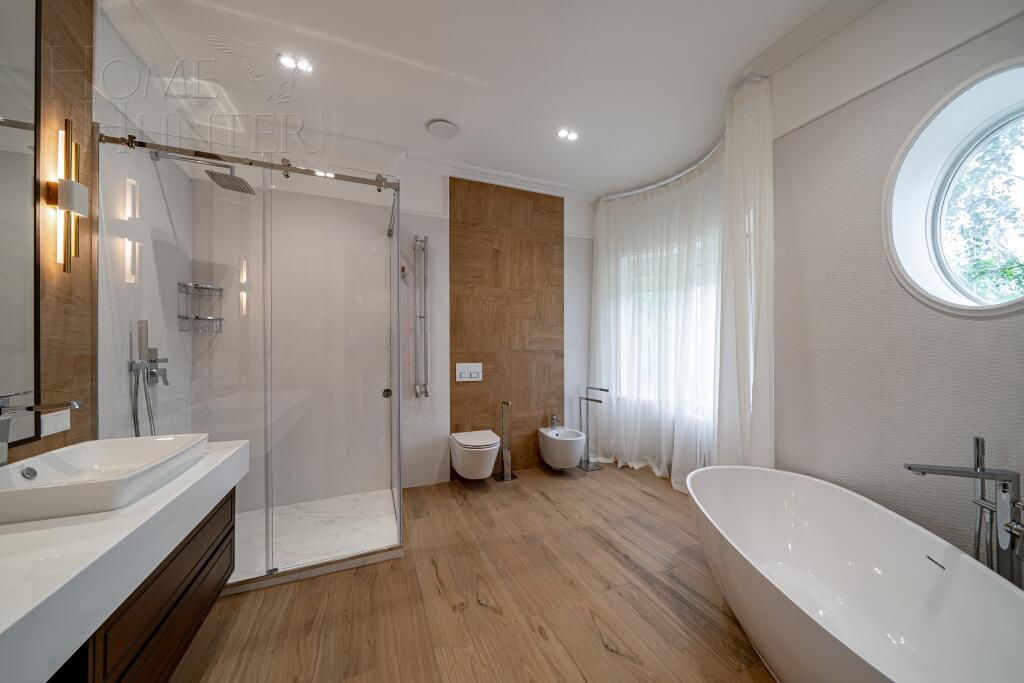 2-этажный коттедж 1 350 м² с отделкой