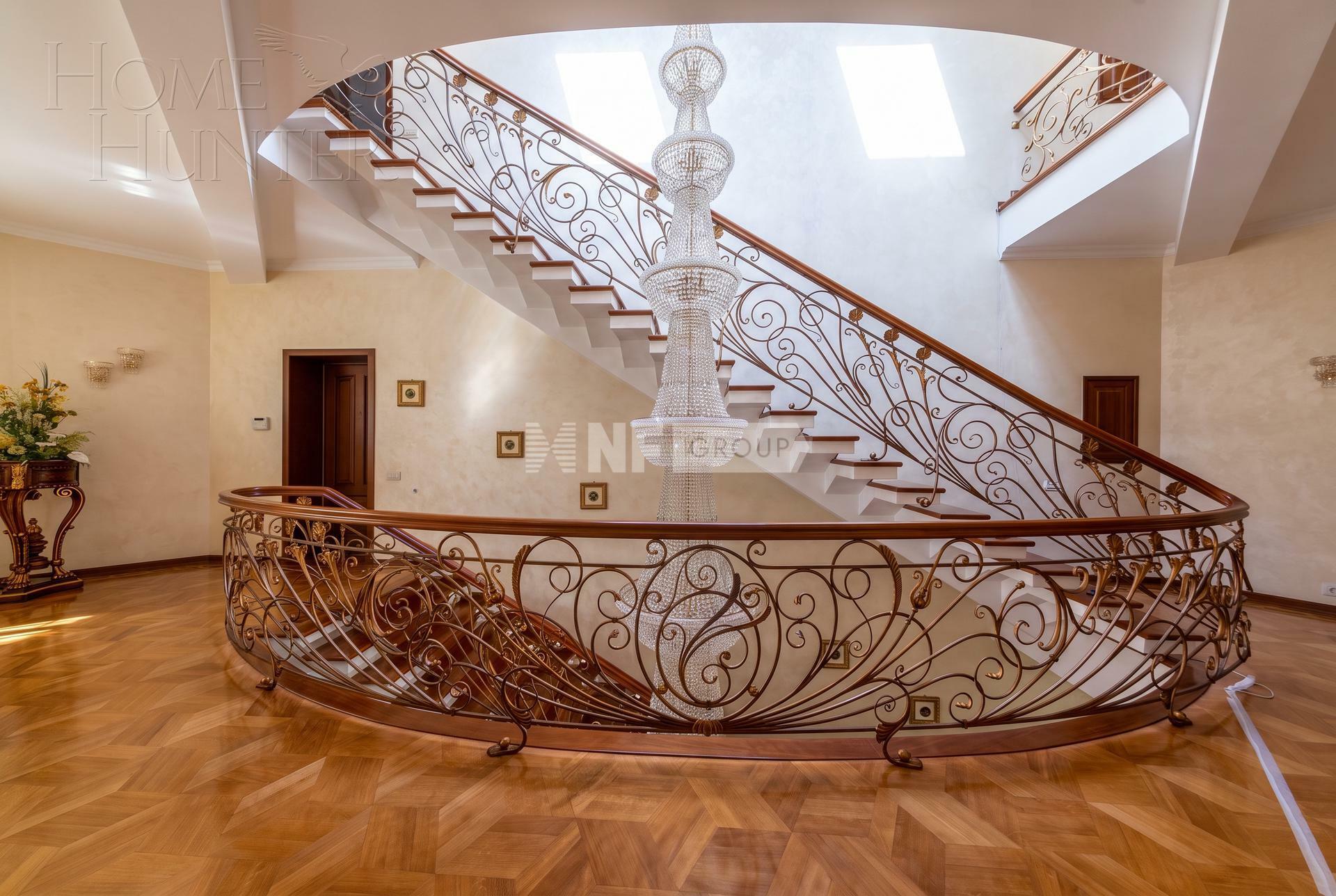 2-этажный коттедж 1 100 м² с отделкой