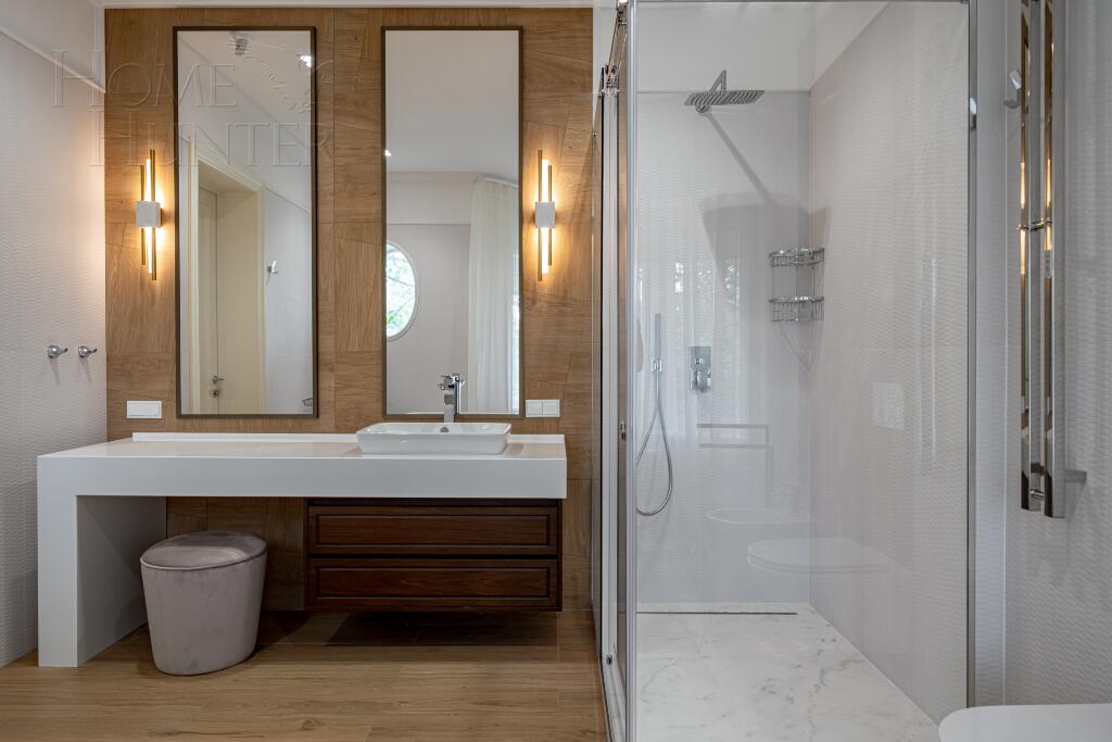 2-этажный коттедж 1 350 м² с отделкой