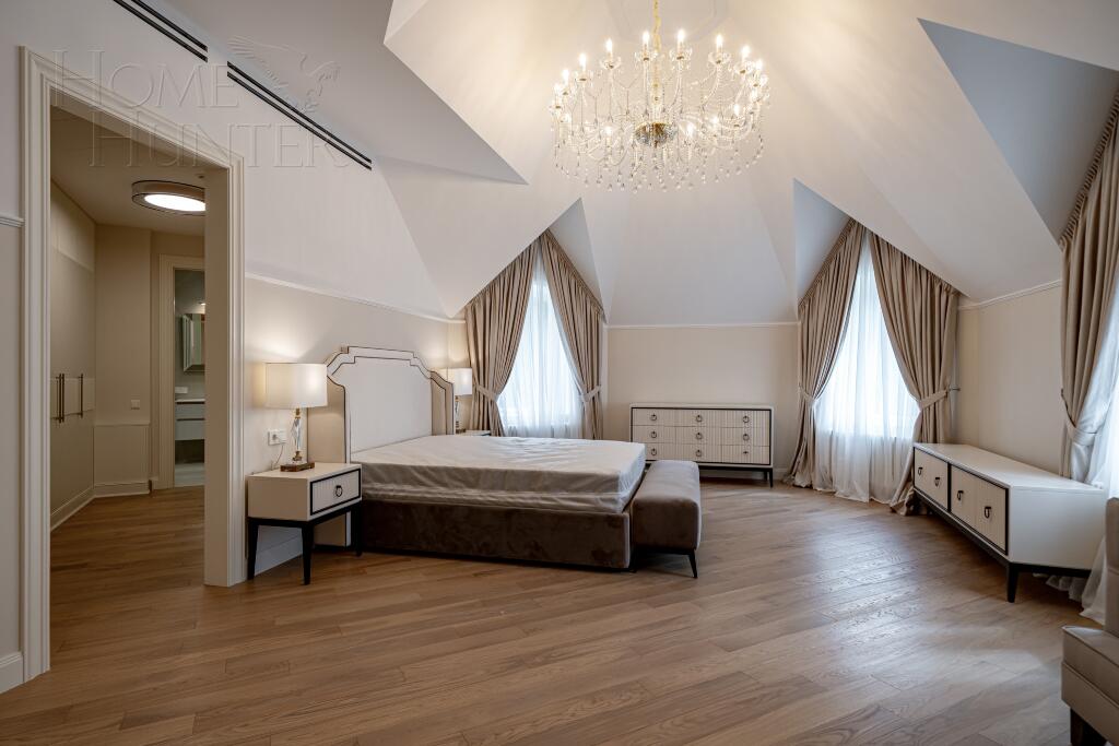 2-этажный коттедж 1 350 м² с отделкой