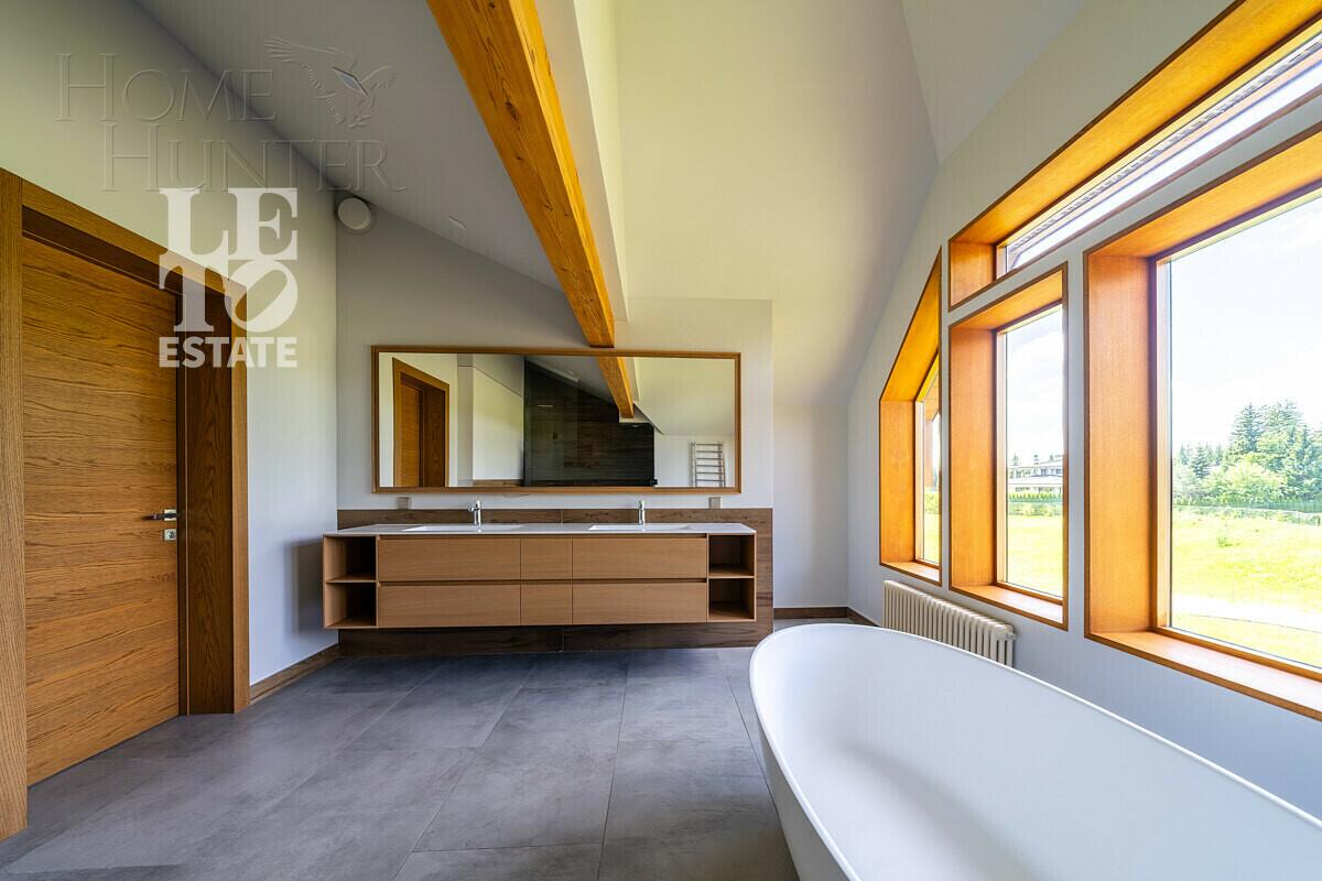 3-этажный коттедж 600 м² с отделкой