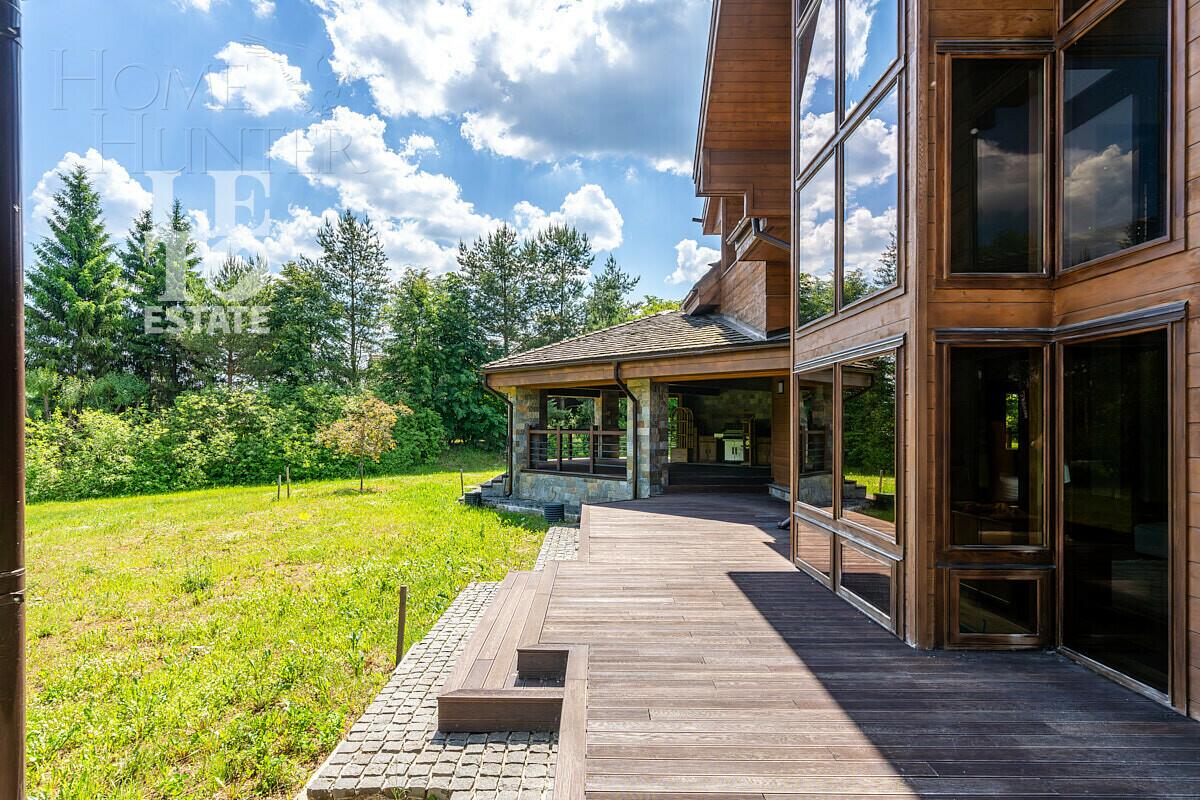 3-этажный коттедж 600 м² с отделкой