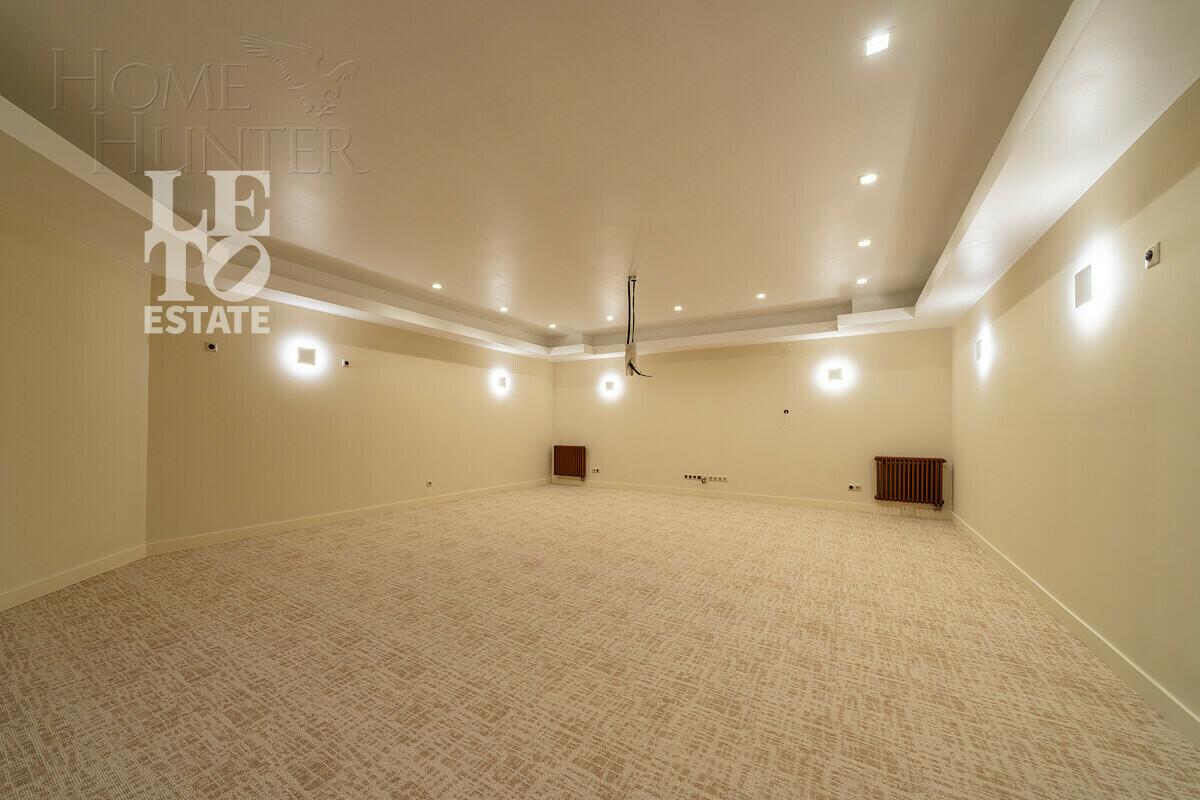 3-этажный коттедж 600 м² с отделкой