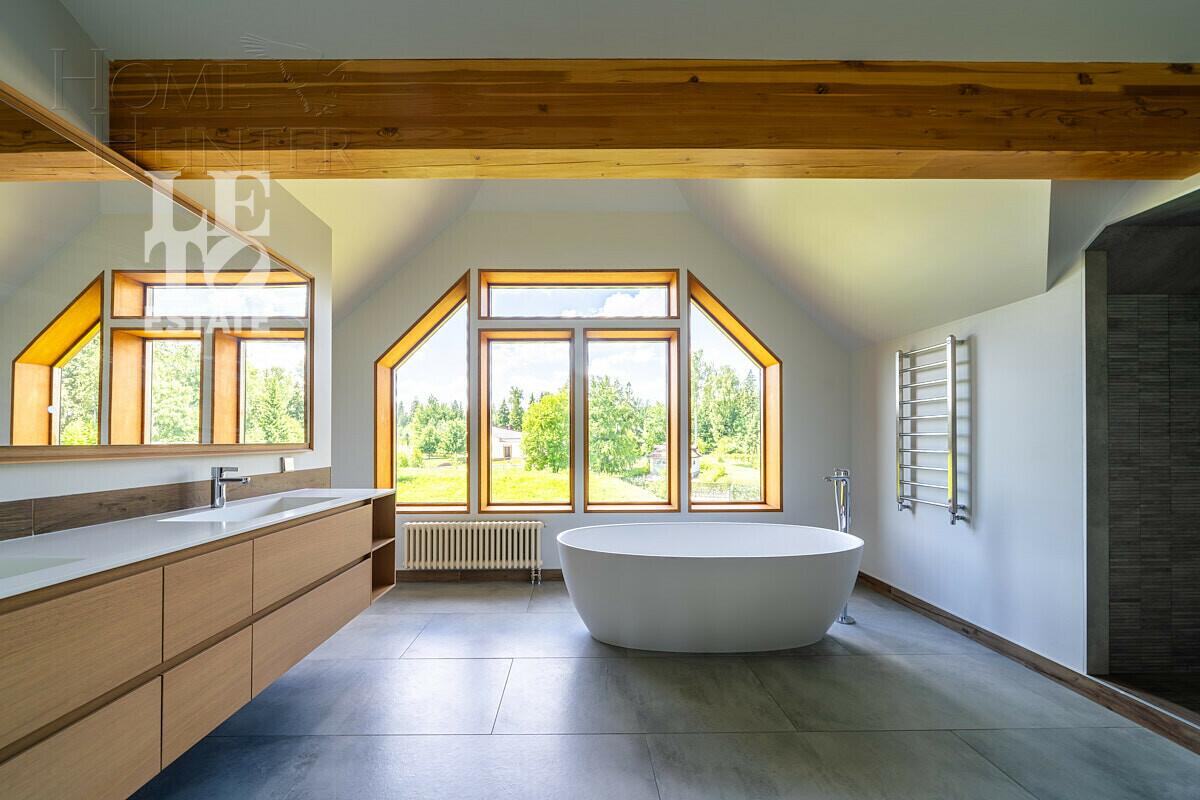 3-этажный коттедж 600 м² с отделкой