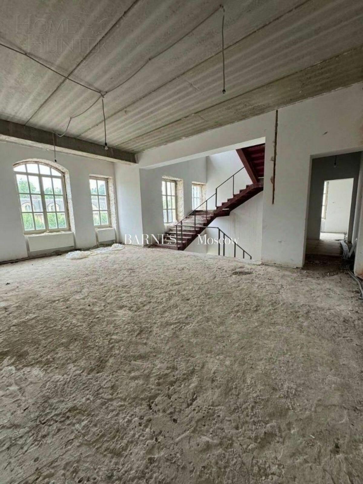 3-этажный коттедж 930 м² без отделки