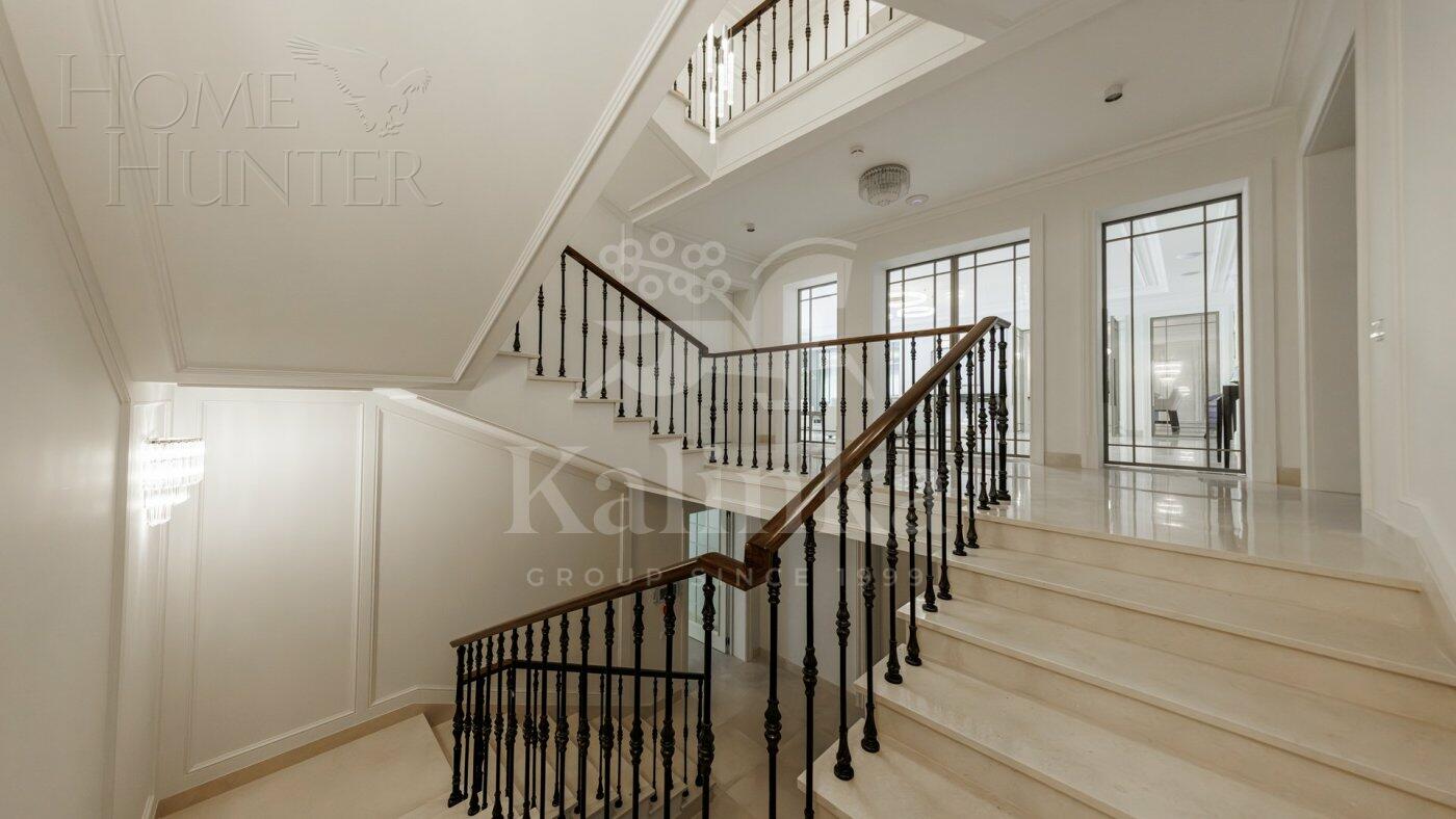 2-этажный коттедж 1 350 м² с отделкой