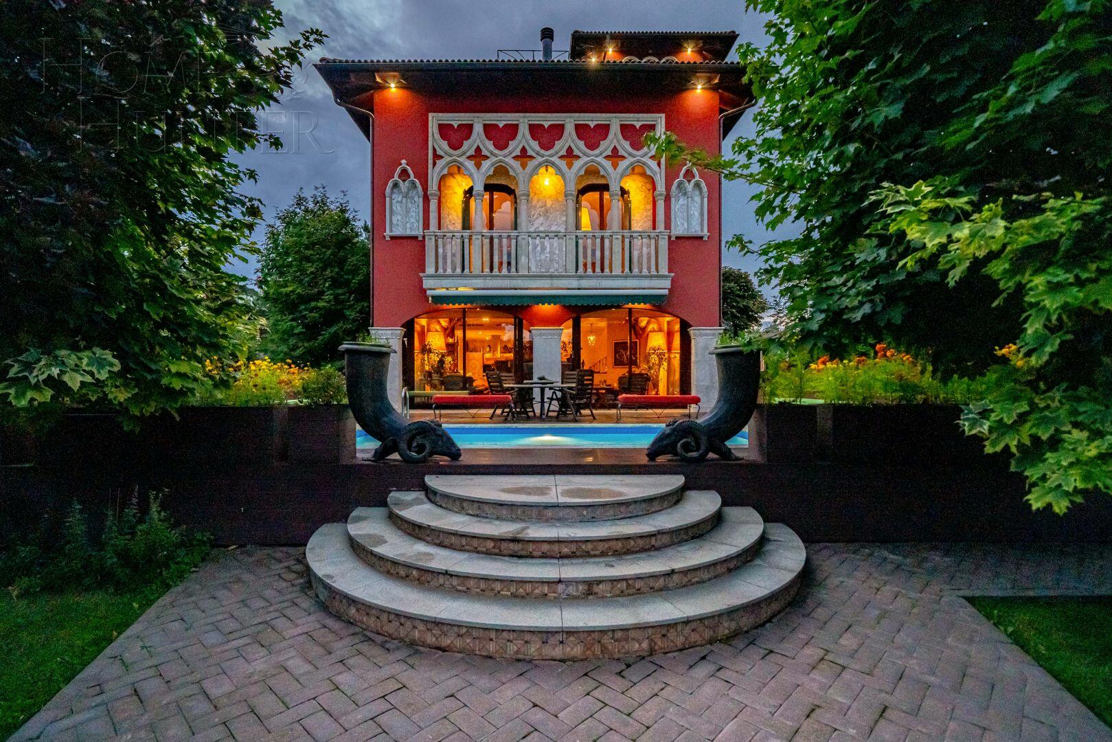 2-этажный коттедж 350 м² с отделкой
