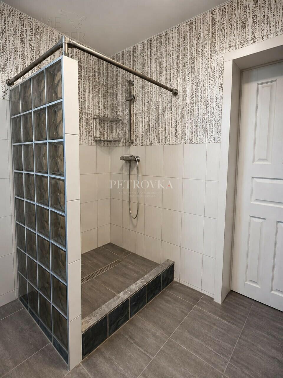 3-этажный коттедж 333.7 м² с отделкой