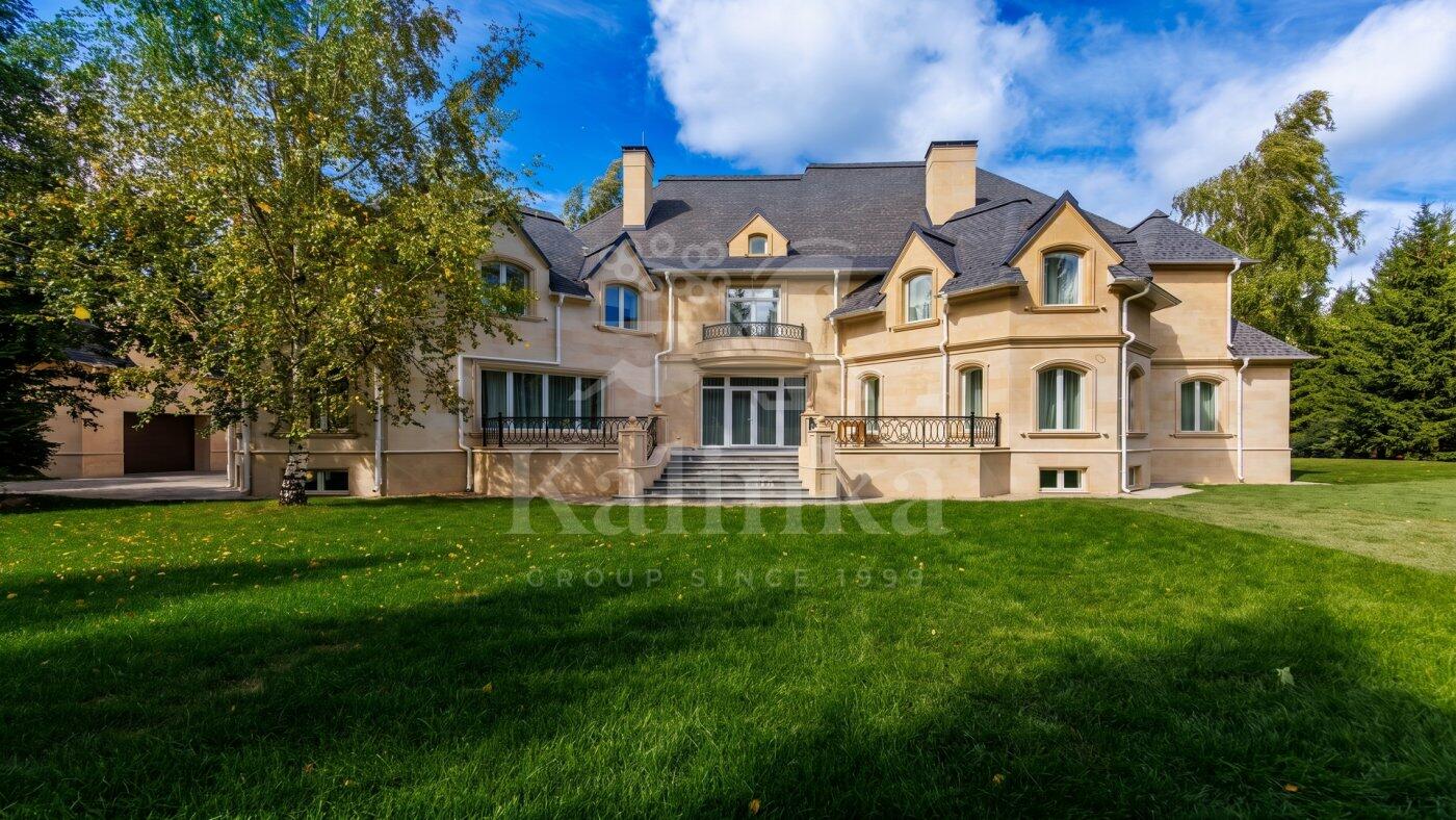 2-этажный коттедж 1 350 м² с отделкой