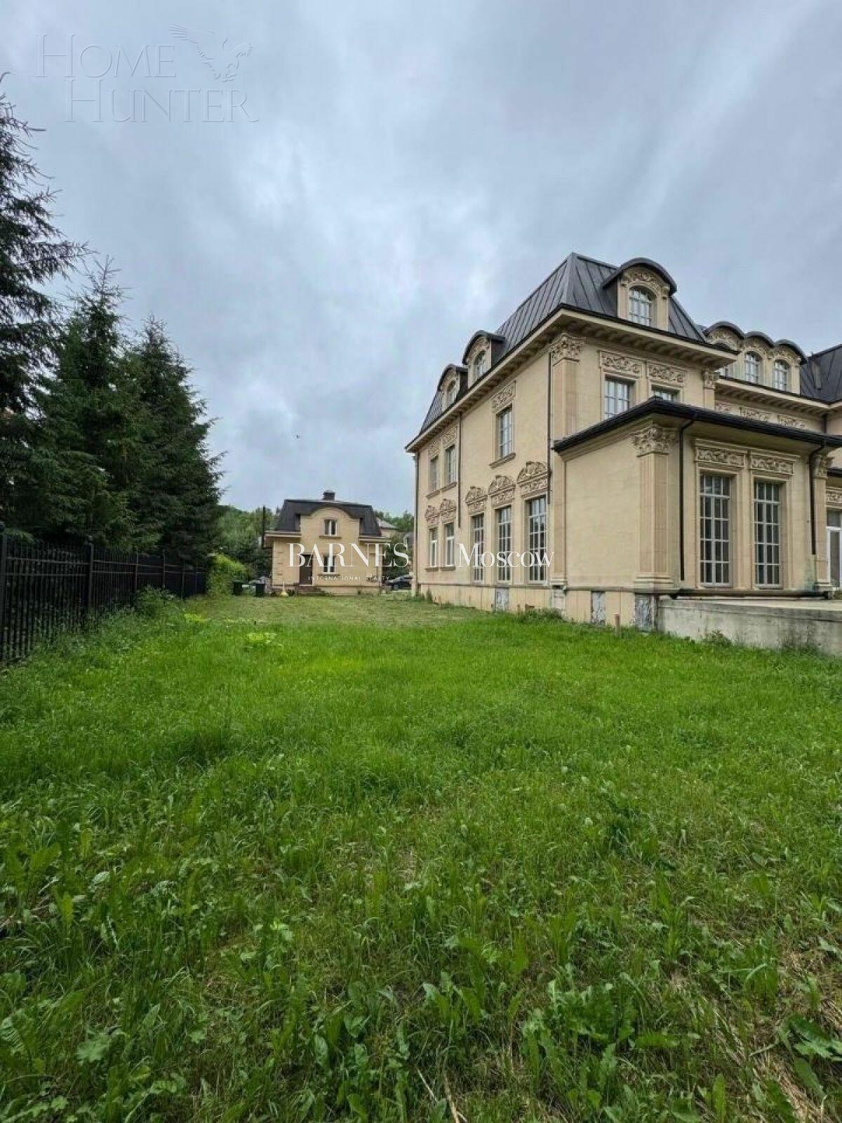 3-этажный коттедж 930 м² без отделки