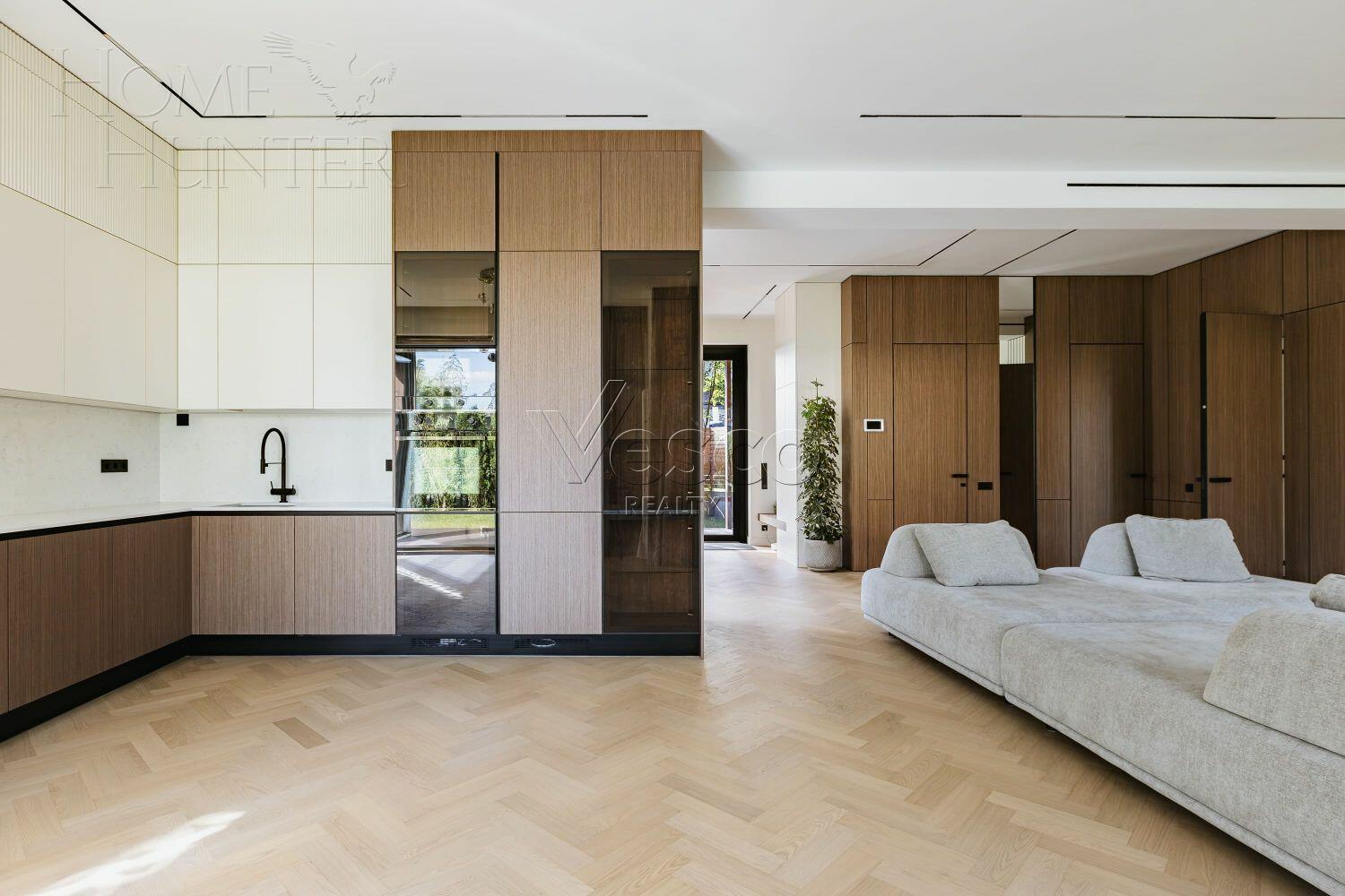 2-этажный коттедж 375 м² с отделкой