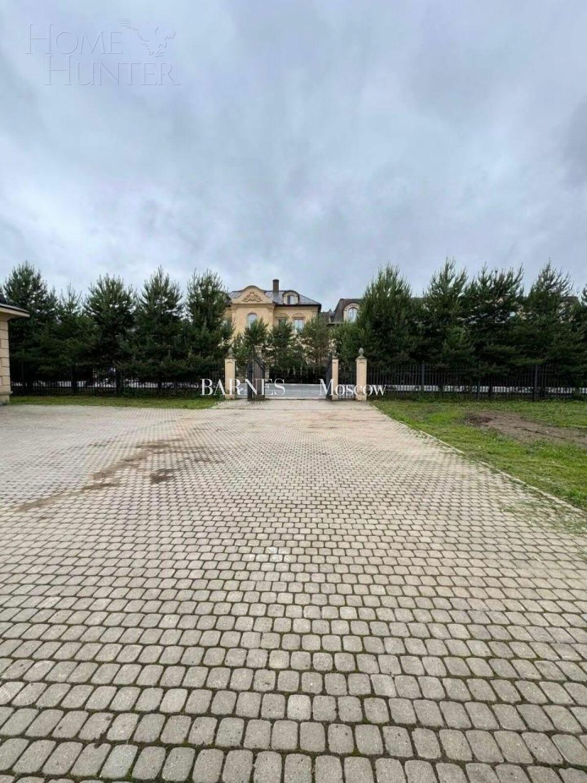 3-этажный коттедж 930 м² без отделки